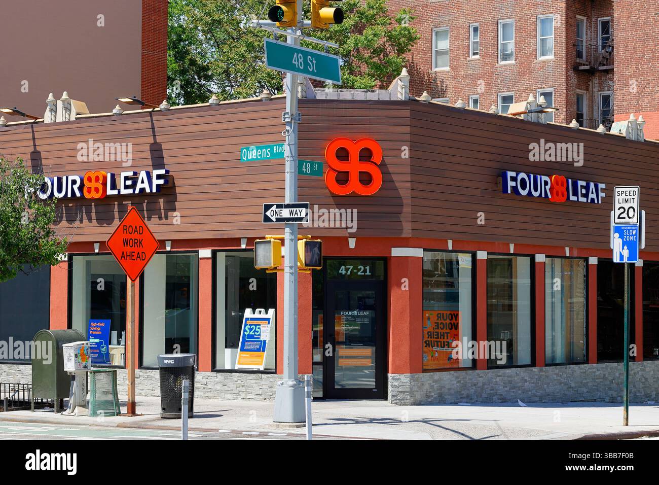 FourLeaf FCU, 47-21 Queens Blvd, Queens, New York, NYC vitrine d'une Federal Credit Union à Sunnyside. Banque D'Images