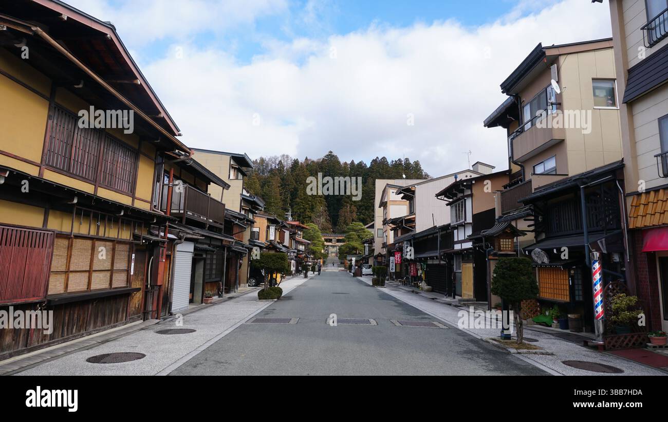 Takayama Cityscape : mélange de tradition et de nature Banque D'Images