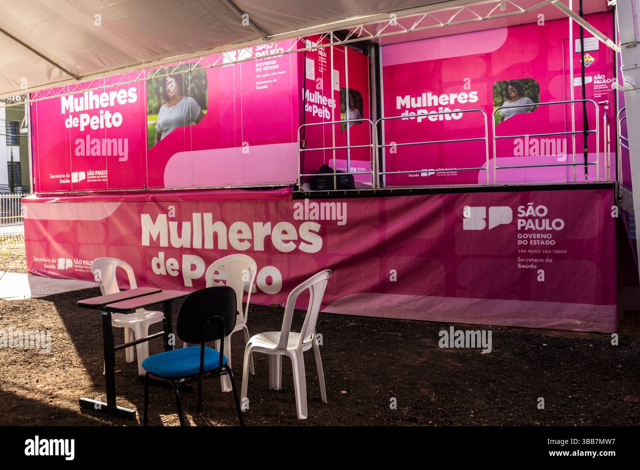 Sao Paulo, Brésil. 28 mars 2025. Unité de mammographie mobile du gouvernement de l'État de Sao Paulo, Brésil. Partie d'un programme pour fournir gratuitement le cancer du sein scre Banque D'Images