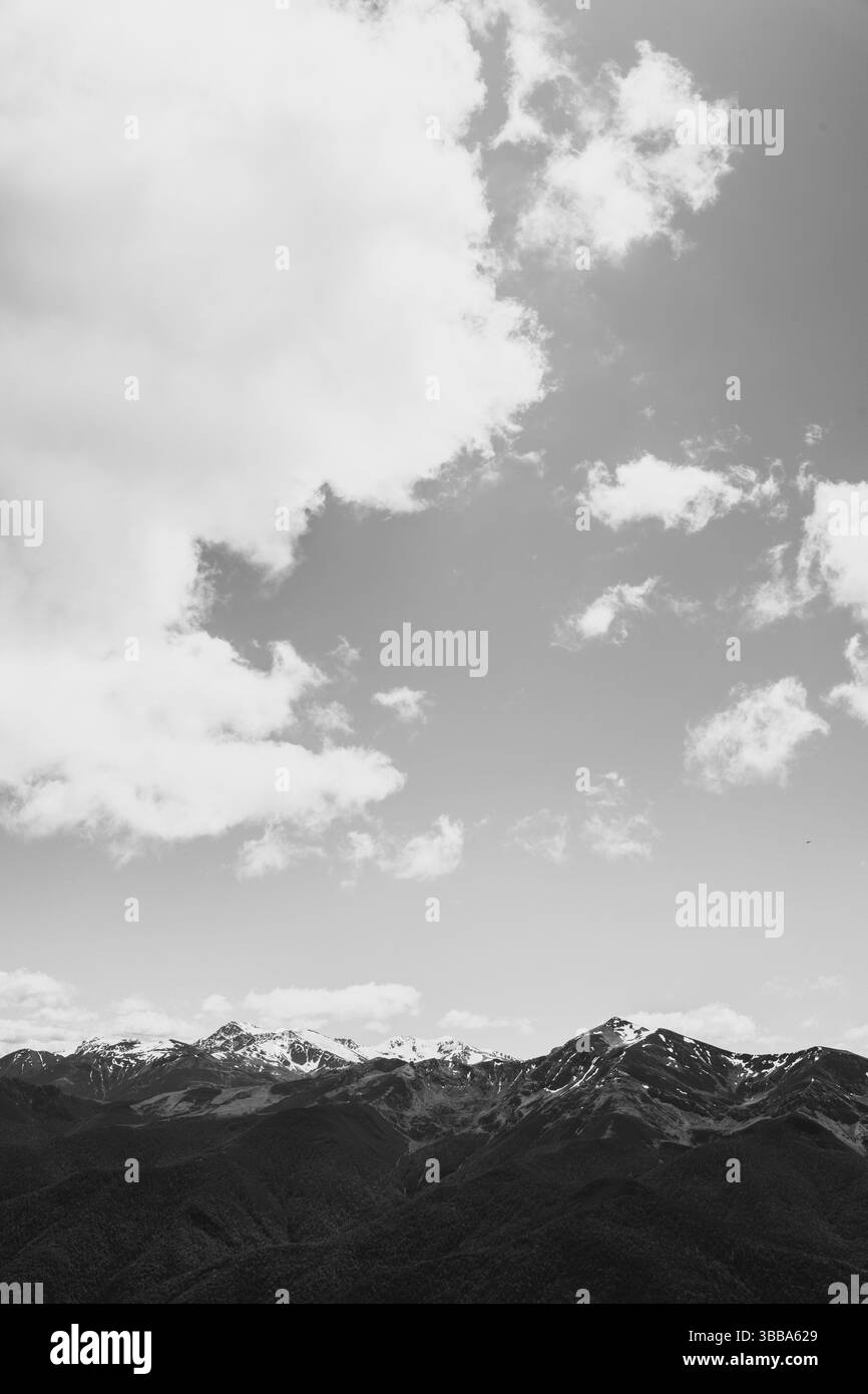 Montagnes enneigées, Picos da Europa - Fuente dé paysage - Espagne Banque D'Images