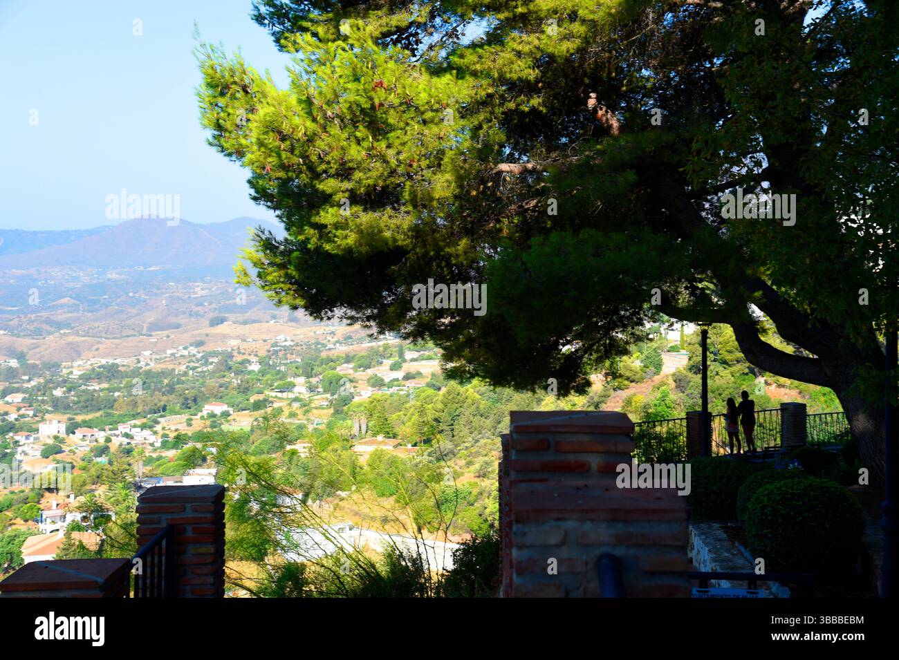 Vue panoramique, village blanc de Mijas, Costa del sol, Andalousie, Espagne. Banque D'Images