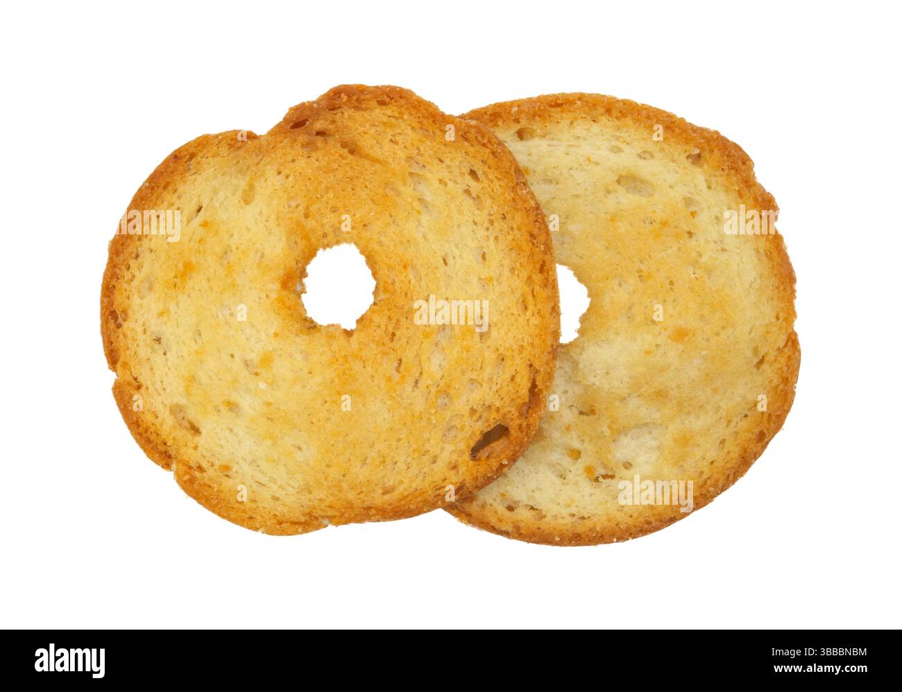 Vue aérienne de deux croustilles bagel à l'ail rôti sur fond blanc. Banque D'Images