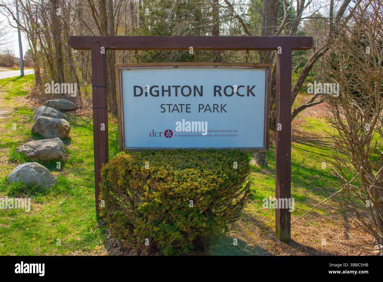 Signe de Dighton Rock State Park au printemps dans la ville de Berkley, Massachusetts ma, États-Unis. Banque D'Images