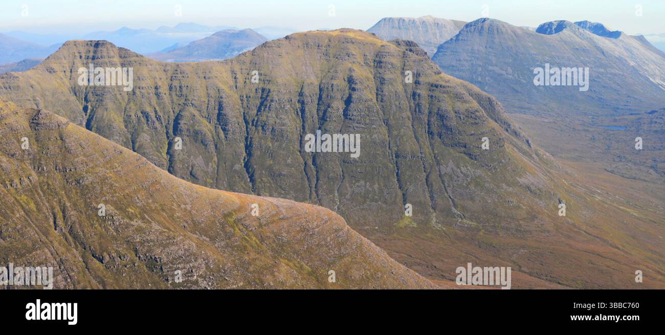 Tom na Gruagaig, partie de la traversée de la crête de Beinn Alligin (Wester Ross, Écosse) Banque D'Images