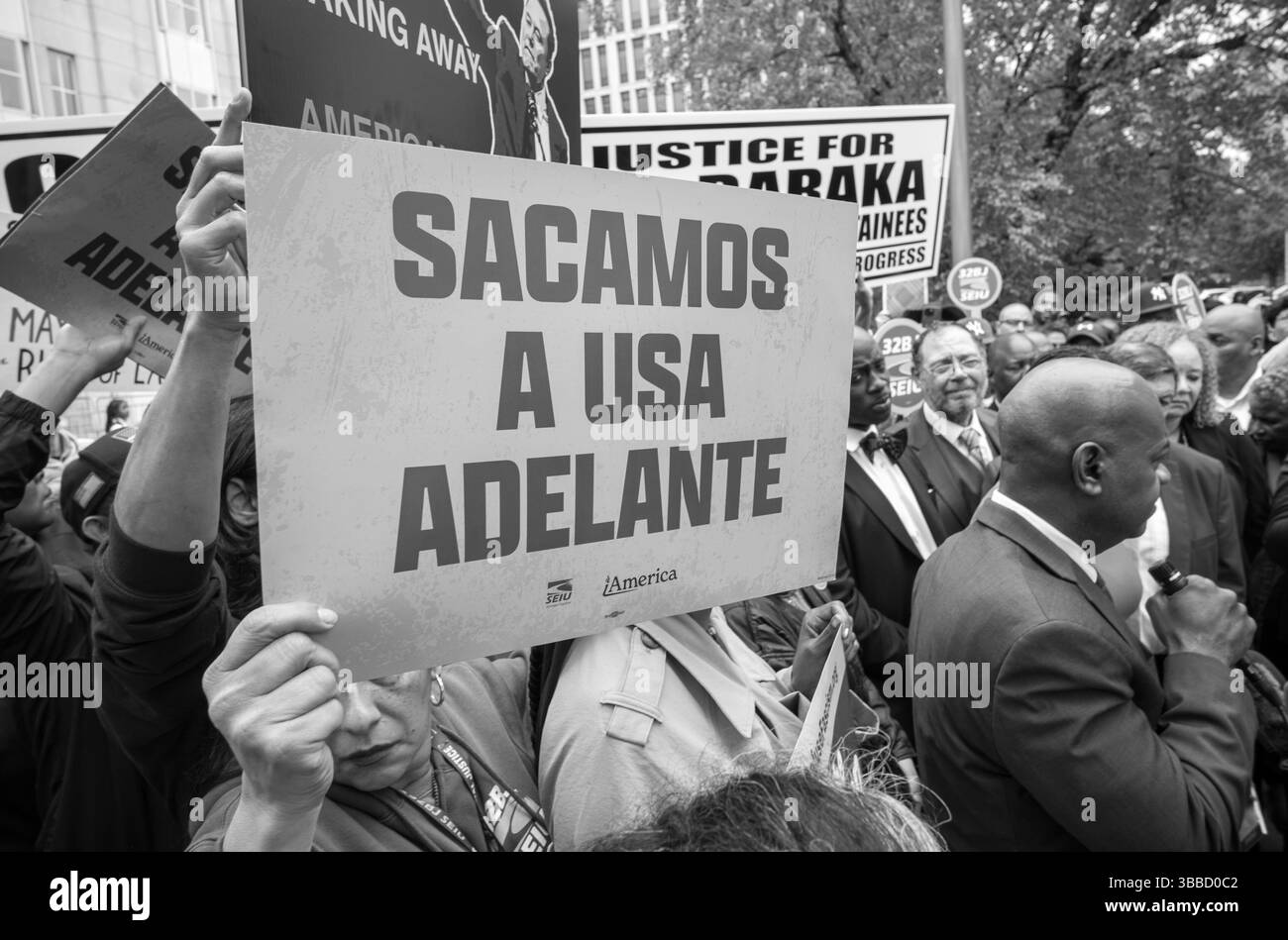 Newark, New Jersey, États-Unis. 15 mai 2025. Le maire de Newark, Ras J. Baraka, a qualifié les accusations d'« injustifiées » et a souligné que la question plus large en jeu est la lutte pour protéger les droits constitutionnels de tous lors d'une conférence de presse après son audition au Martin Luther King Jr. Palais de justice fédéral à Newark, New Jersey. Le bureau du procureur des États-Unis a confirmé qu'il procéderait au procès, avec une date provisoire prévue pour la mi-juillet. (Crédit image : © Brian Branch Price/ZUMA Press Wire) USAGE ÉDITORIAL SEULEMENT ! Non destiné à UN USAGE commercial ! Banque D'Images