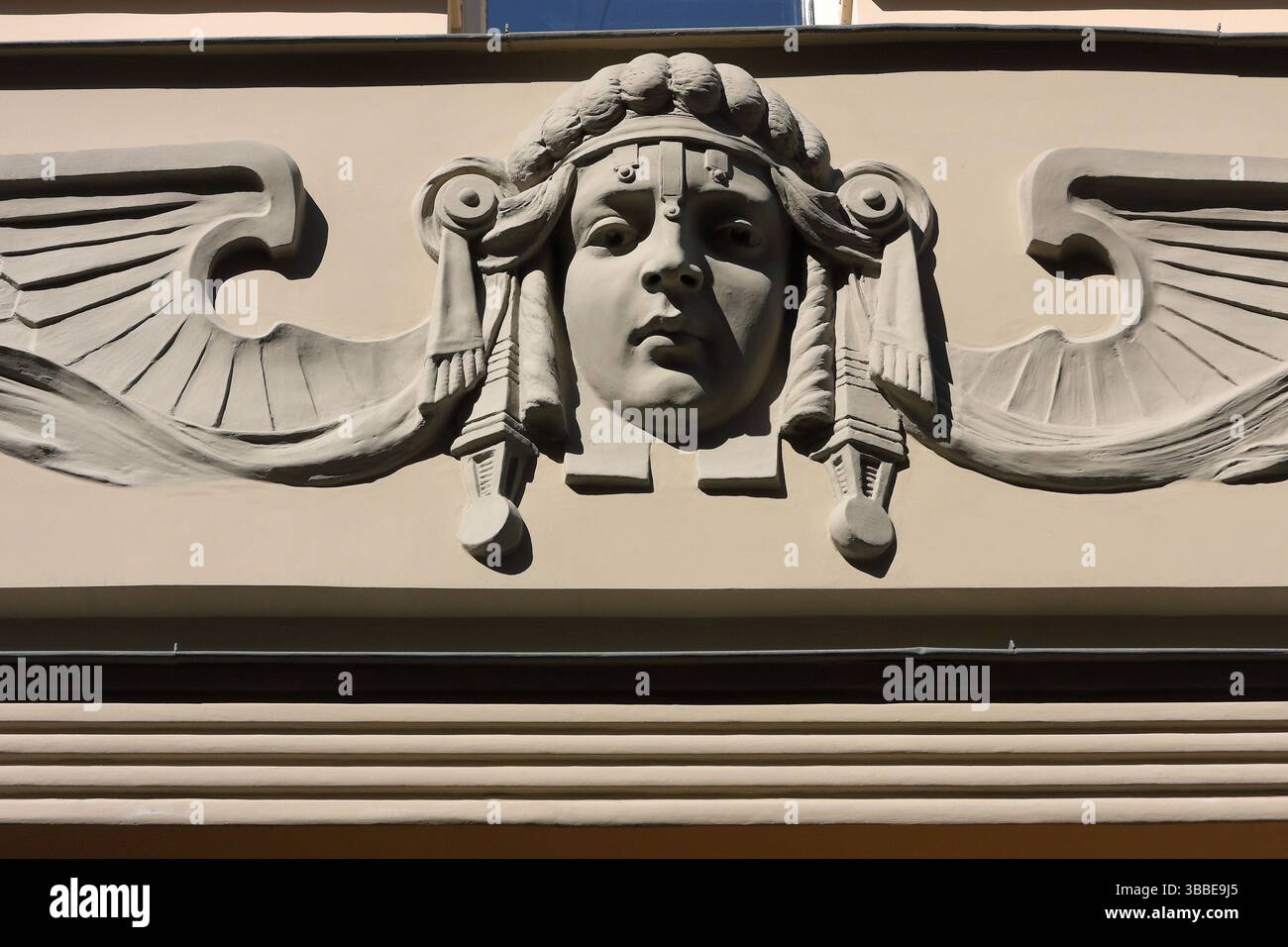 Lettonie, Riga. Centre historique de la ville - site du patrimoine mondial de l'UNESCO détail de jungenstil allemand - façade de bâtiment art nouveau. Banque D'Images