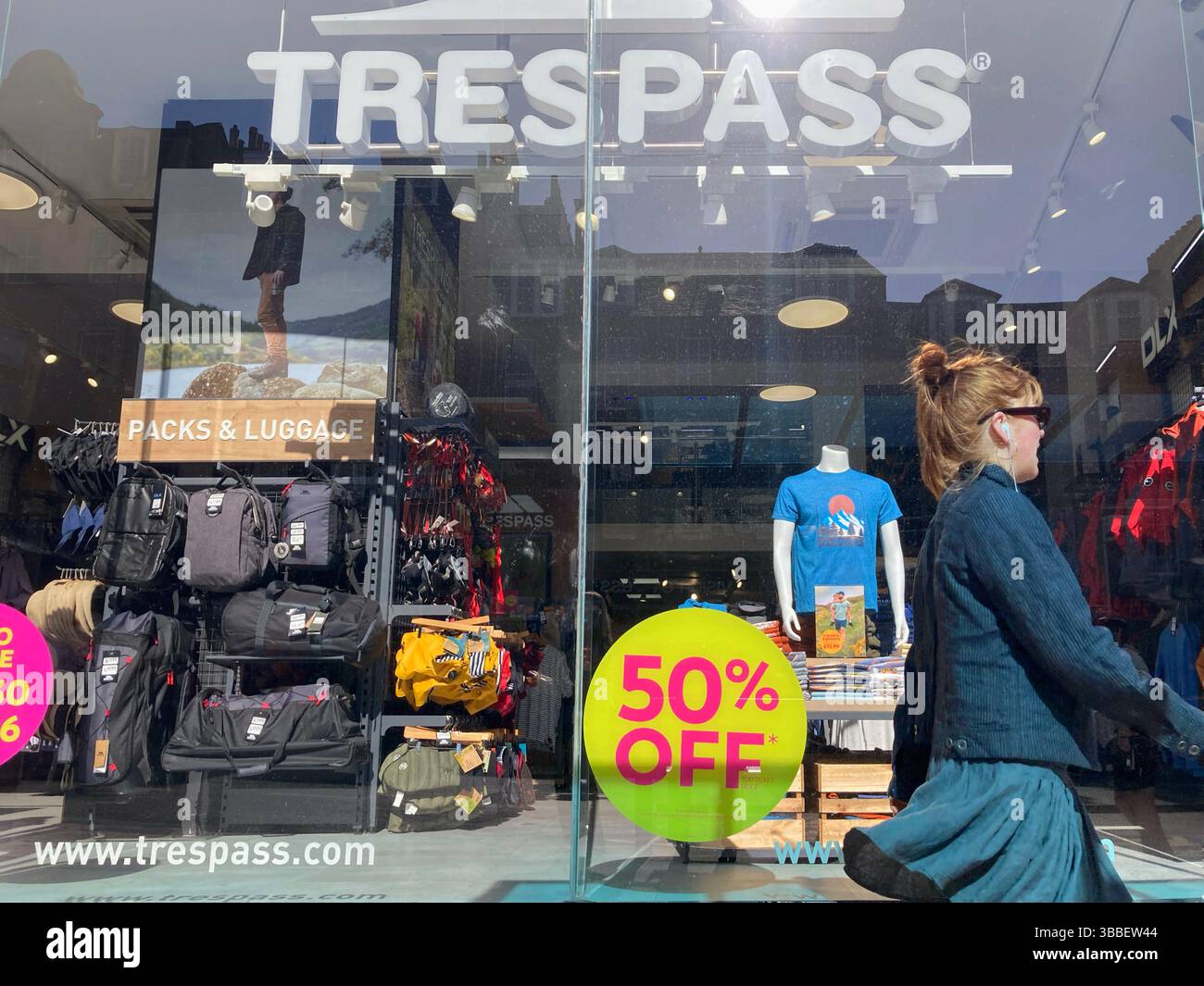 Vente d'intrusion avec 50% de réduction, Frederick Street, Édimbourg Écosse - Image de stock capturée avec un smartphone