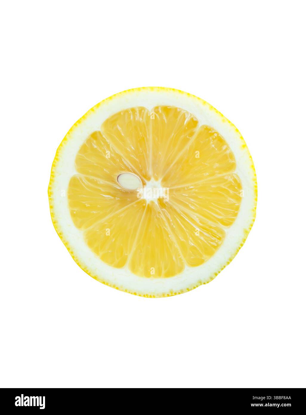 Vue de face du fruit de citron jaune mûr dans une moitié avec la graine est isolé sur fond blanc avec chemin de découpage. Banque D'Images