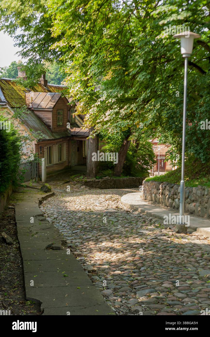 Une rue rocheuse dans une petite ville. Banque D'Images Une rue rocheuse dans une petite ville. Banque D'Images