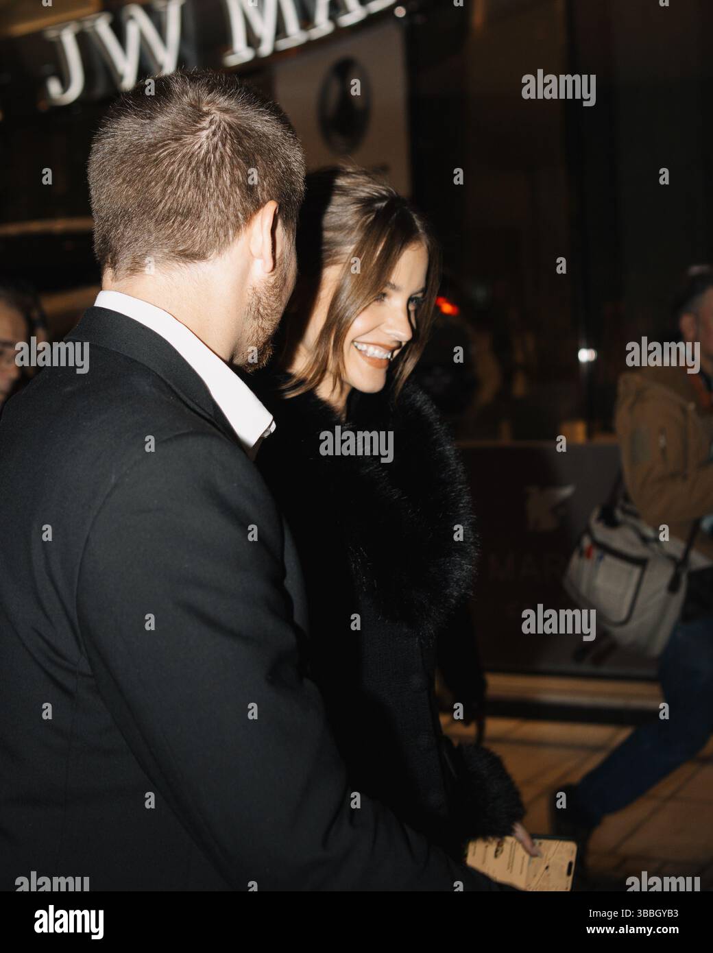 Barbara Palvin et Dylan Sprouse vus dans les rues lors du 78ème Festival de Cannes Banque D'Images