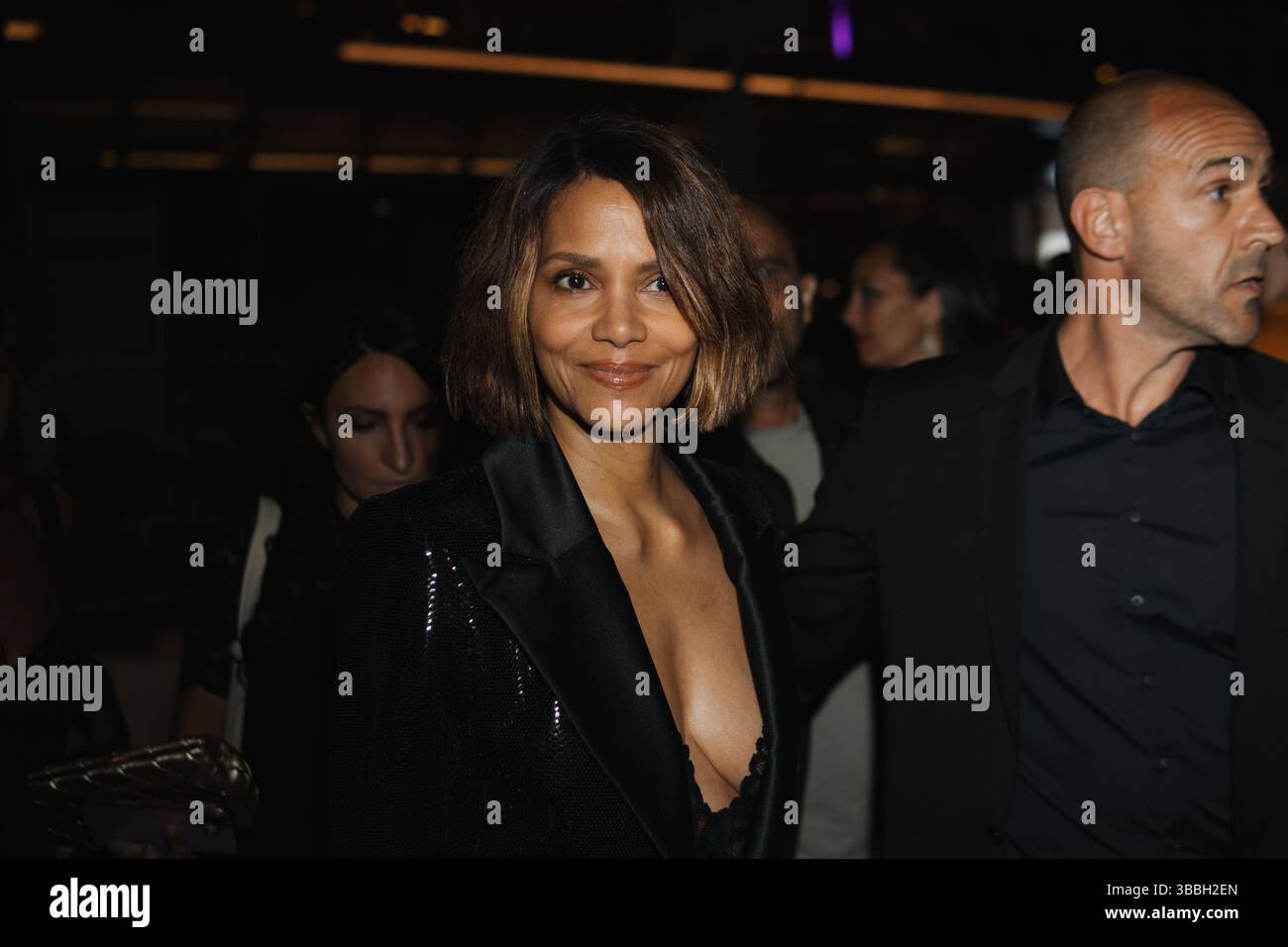 Barbara Palvin et Dylan Sprouse vus dans les rues lors du 78ème Festival de Cannes Banque D'Images
