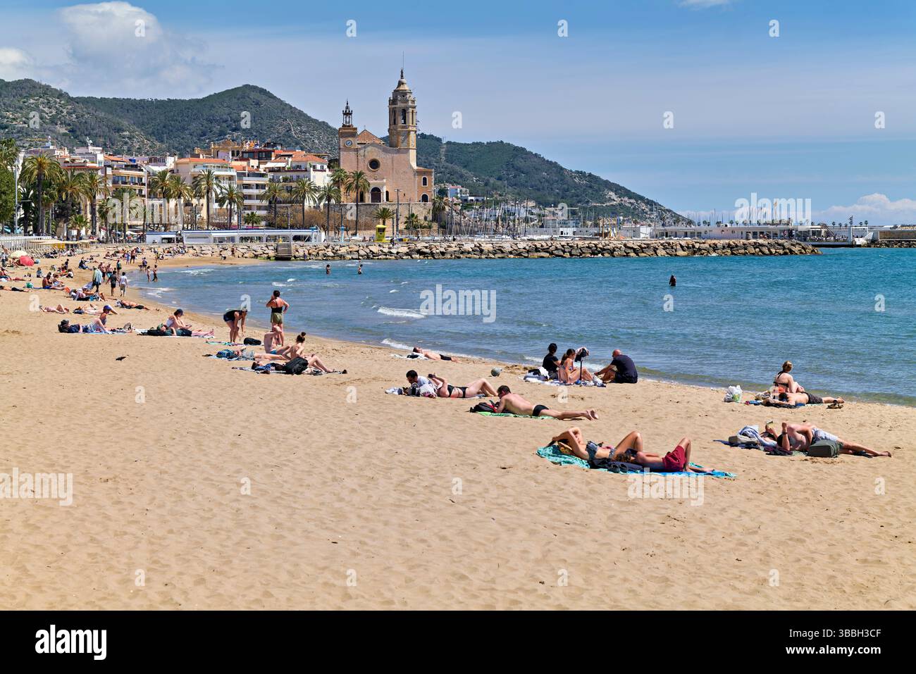 Sitges Catalunya Espagne. Vue panoramique depuis la plage Banque D'Images