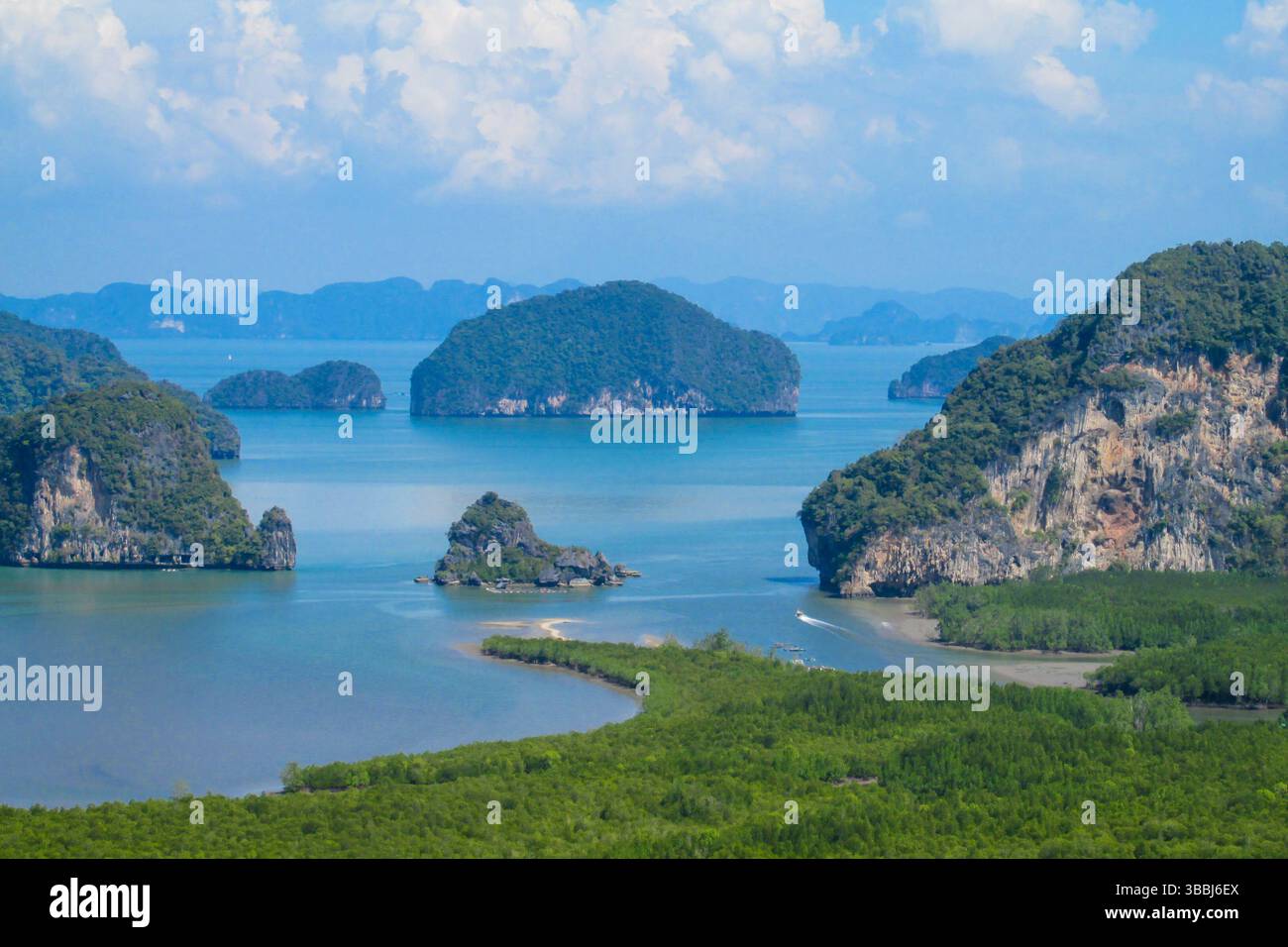 PHA Nga Bay en Thaïlande magnifique point de vue panorama paysage d'en haut. Touristique thaïlandais destination pittoresque populaire vue spectaculaire Phuket Banque D'Images
