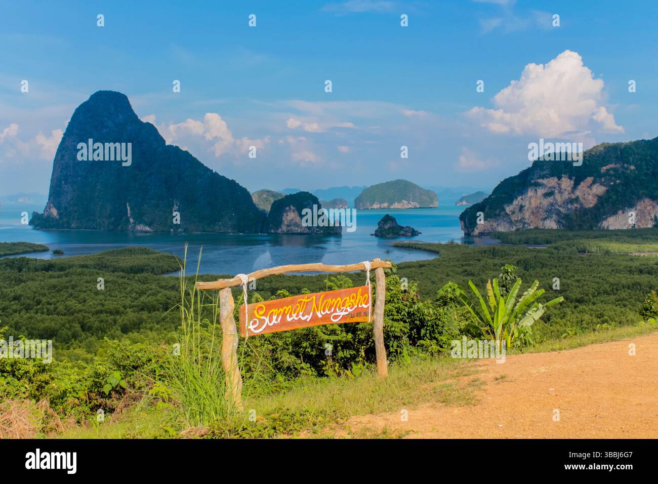 PHA Nga Bay en Thaïlande magnifique point de vue panorama paysage d'en haut. Touristique thaïlandais destination pittoresque populaire vue spectaculaire Phuket Banque D'Images