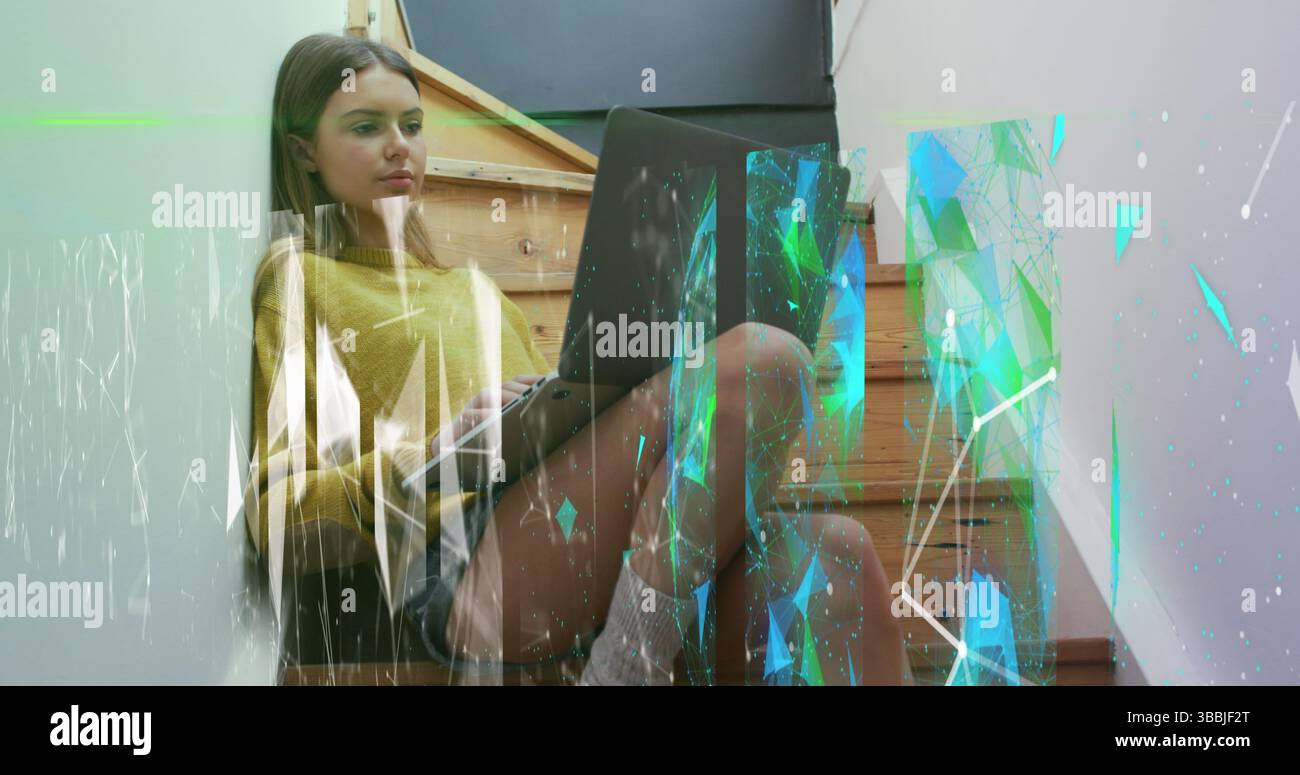 Image de l'interface numérique sur les gens d'affaires utilisant un ordinateur portable Banque D'Images