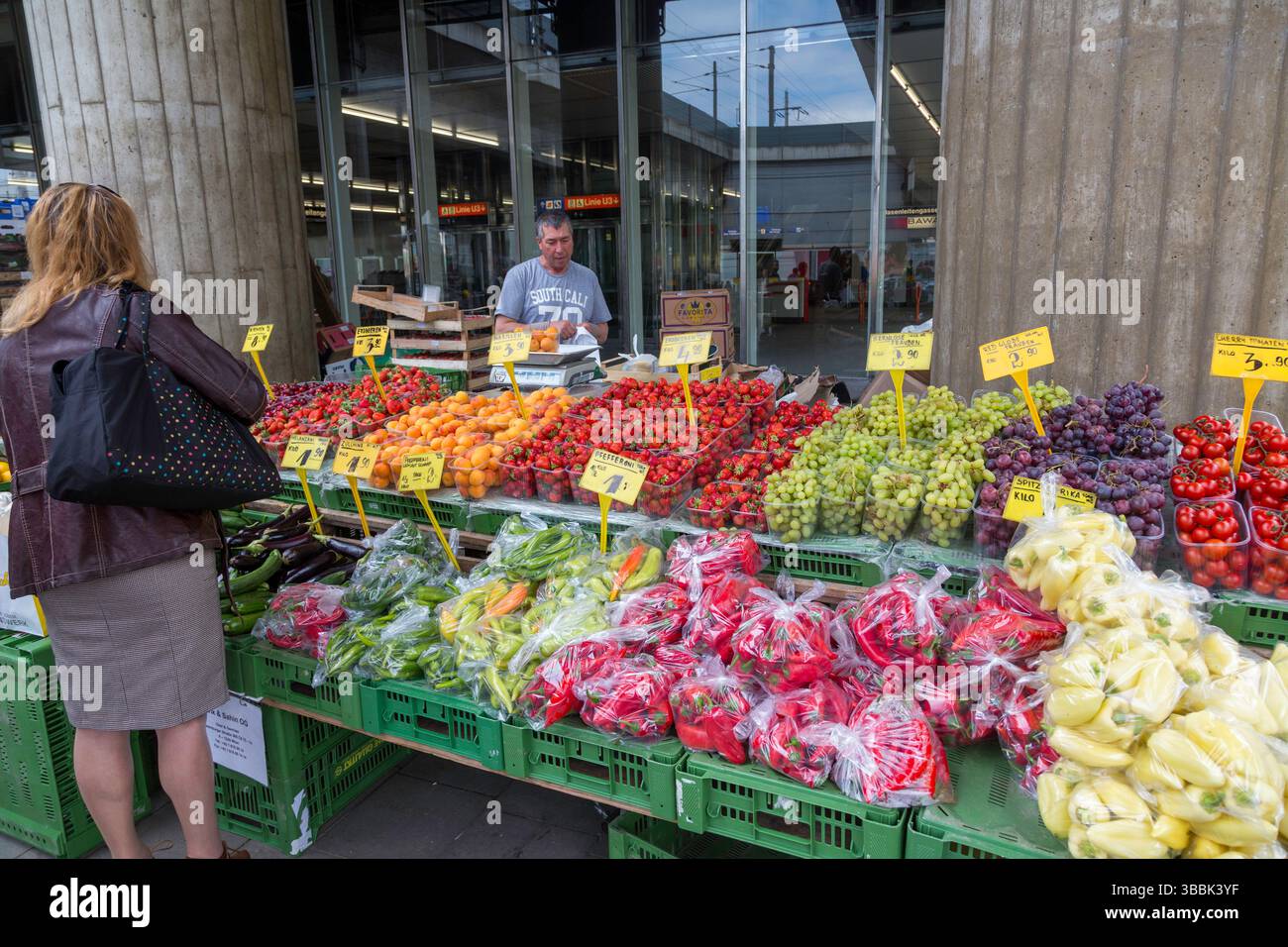 Vendeur de fruits, centre de Vienne, Autriche Banque D'Images