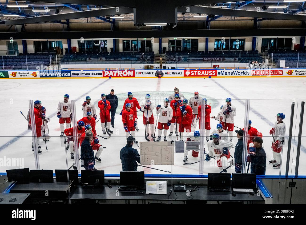 Herning, Danemark. 16 mai 2025. Joueurs tchèques lors de l’entraînement de l’équipe nationale tchèque de hockey sur glace au Championnat mondial de hockey sur glace 2025 de l’IIHF, Herning, Danemark, le 16 mai 2025. Crédit : vit Simanek/CTK photo/Alamy Live News Banque D'Images