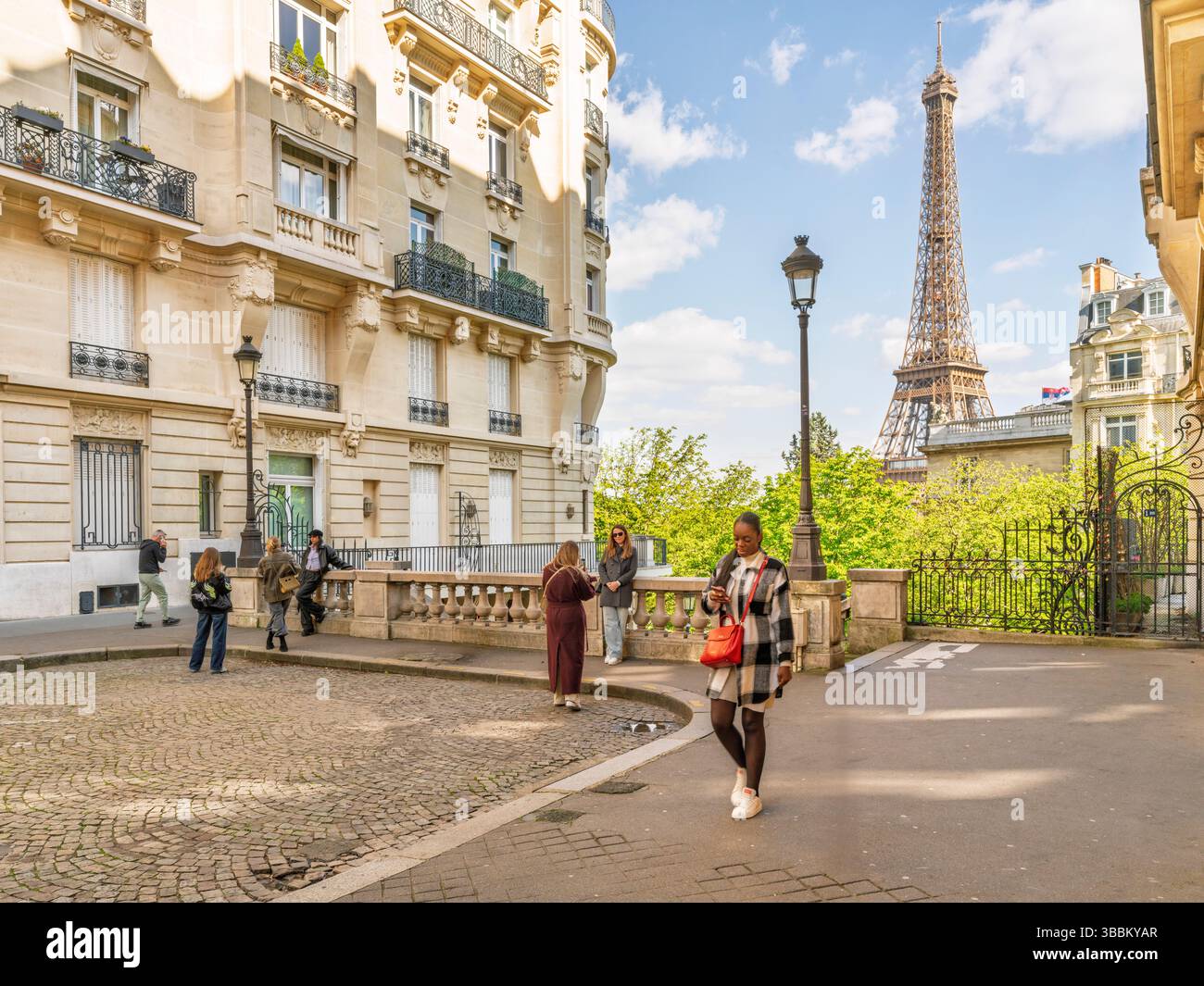 Avenue de Camoëns, l'un des lieux de photographie les plus célèbres de Paris grâce à son escalier romantique, sa vue sur la Tour Eiffel, et son apparition dans des spectacles comme Banque D'Images