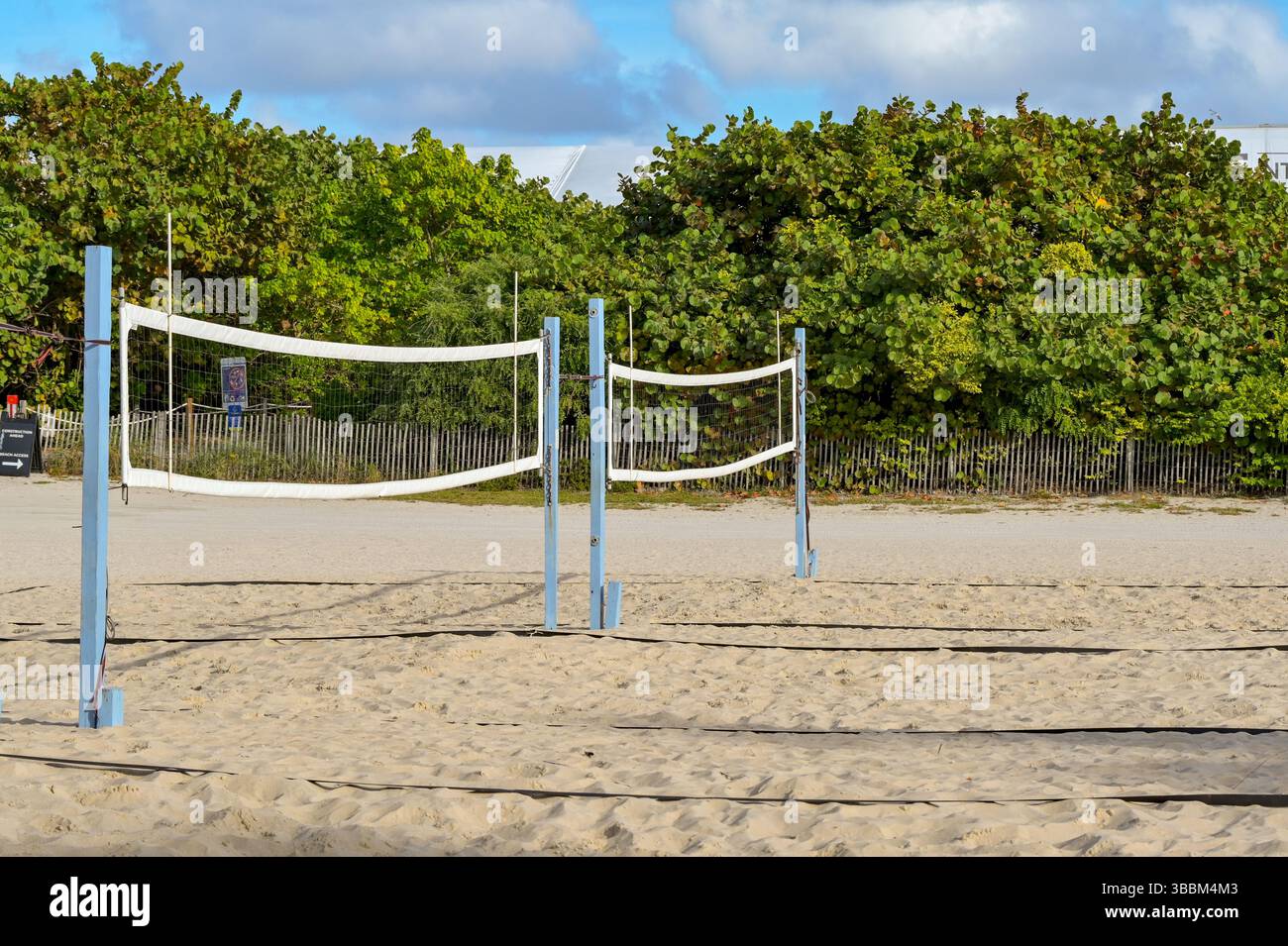 Miami, Floride, États-Unis - 1er décembre 2024 : terrain de volley-ball sur Miami Beach. Personne. Banque D'Images