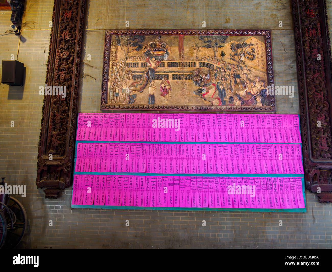 Ancêtres notés dans la salle des ancêtres à Thien Hau Temple autel, Hô Chi Minh-ville, Vietnam Banque D'Images