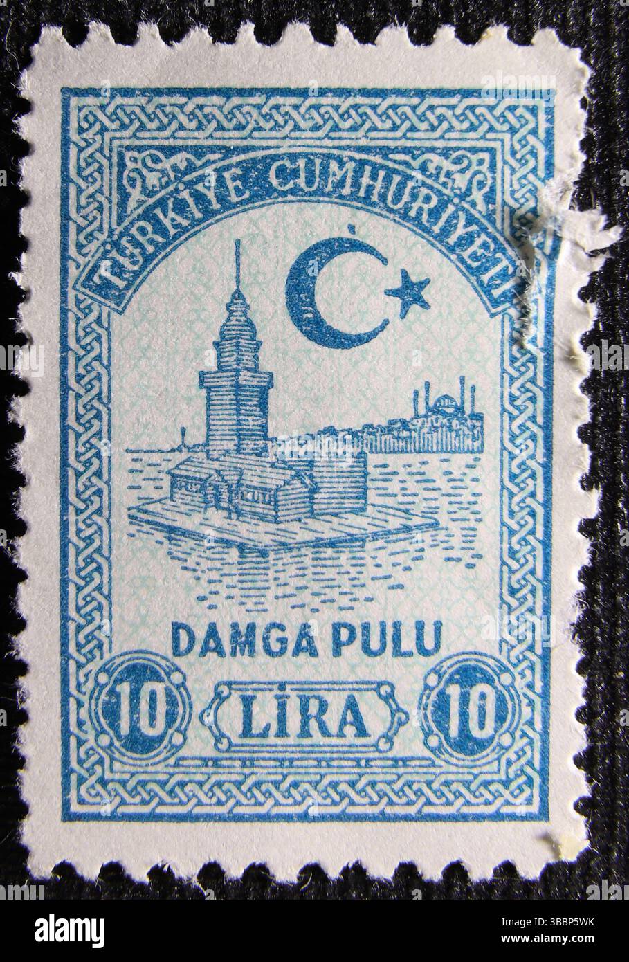 ISTANBUL, TURQUIE - 03 JANVIER 2021 : timbre officiel turc montrant la Tour Maidens Banque D'Images