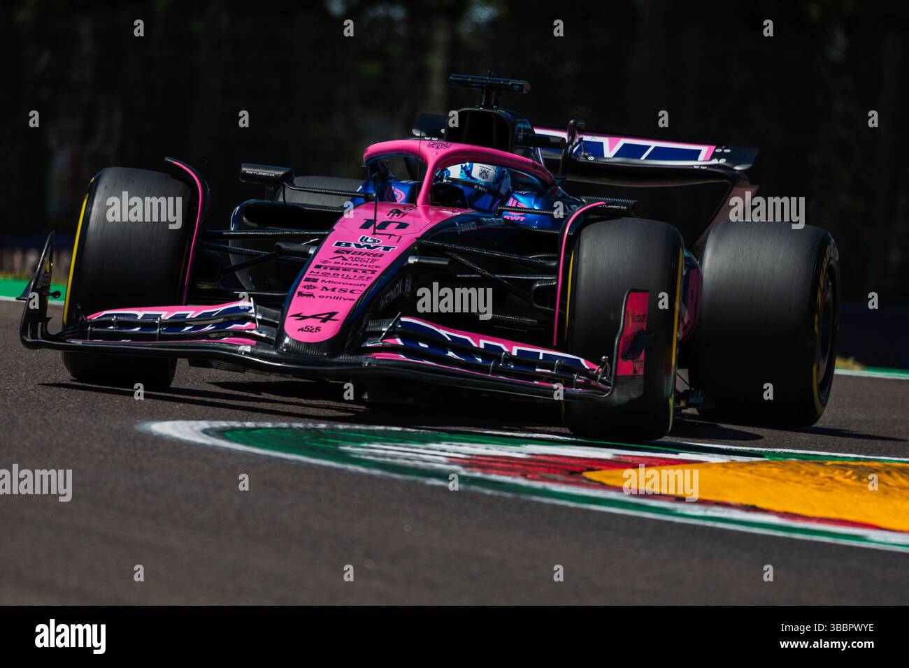 Autodromo Enzo e Dino Ferrari, Imola, Italie.16 mai 2025 ; Pierre Gasly de France et l'écurie BWT Alpine F1 Team lors des essais libres 1 de formule 1 Émilie-Romagne crédit : Jay Hirano/AFLO/Alamy Live News Banque D'Images