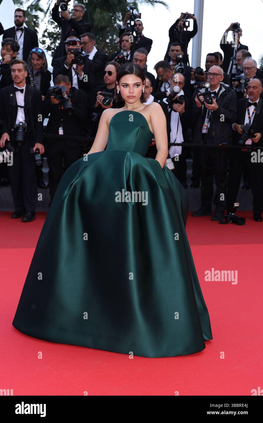 Cannes, France. 17 mai 2025. Ariana Greenblatt assiste au tapis rouge 'Eddington' au 78e Festival de Cannes au Palais des Festivals le 16 mai 2025 à Cannes, France. Photo : DGP/imageSPACE/SIPA USA crédit : SIPA USA/Alamy Live News Banque D'Images
