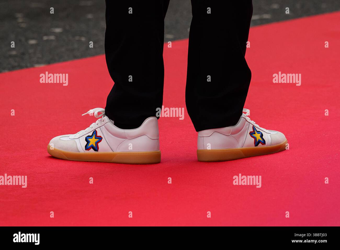 Les chaussures portées par le premier ministre albanais EDI Rama au ...