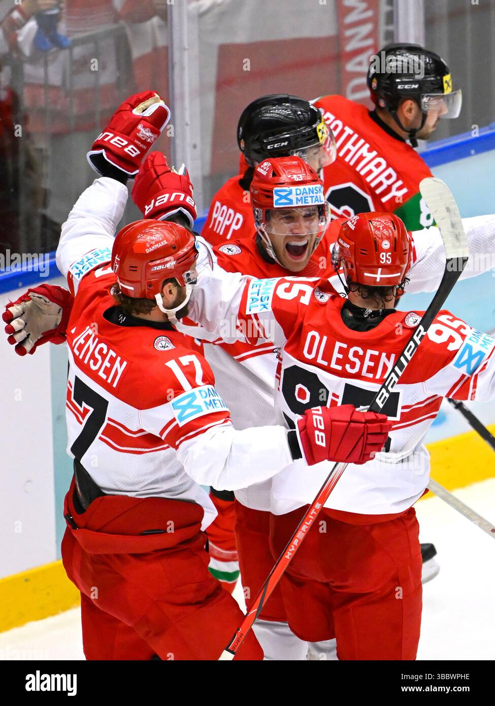 Herning, Danemark. 16 mai 2025. Patrick Russel, Danemark, Nicklas Jensen, Danemark, Nick Olesen, le Danemark en action dans le match de hockey sur glace entre le Danemark et la Hongrie lors du Championnat mondial de hockey sur glace 2025 de l’IIHF à Jyske Bank Boxen, Herning, Danemark. (Crédit image : © Lars Moeller via ZUMA Press) USAGE ÉDITORIAL SEULEMENT ! Non destiné à UN USAGE commercial ! Crédit : ZUMA Press, Inc/Alamy Live News Banque D'Images