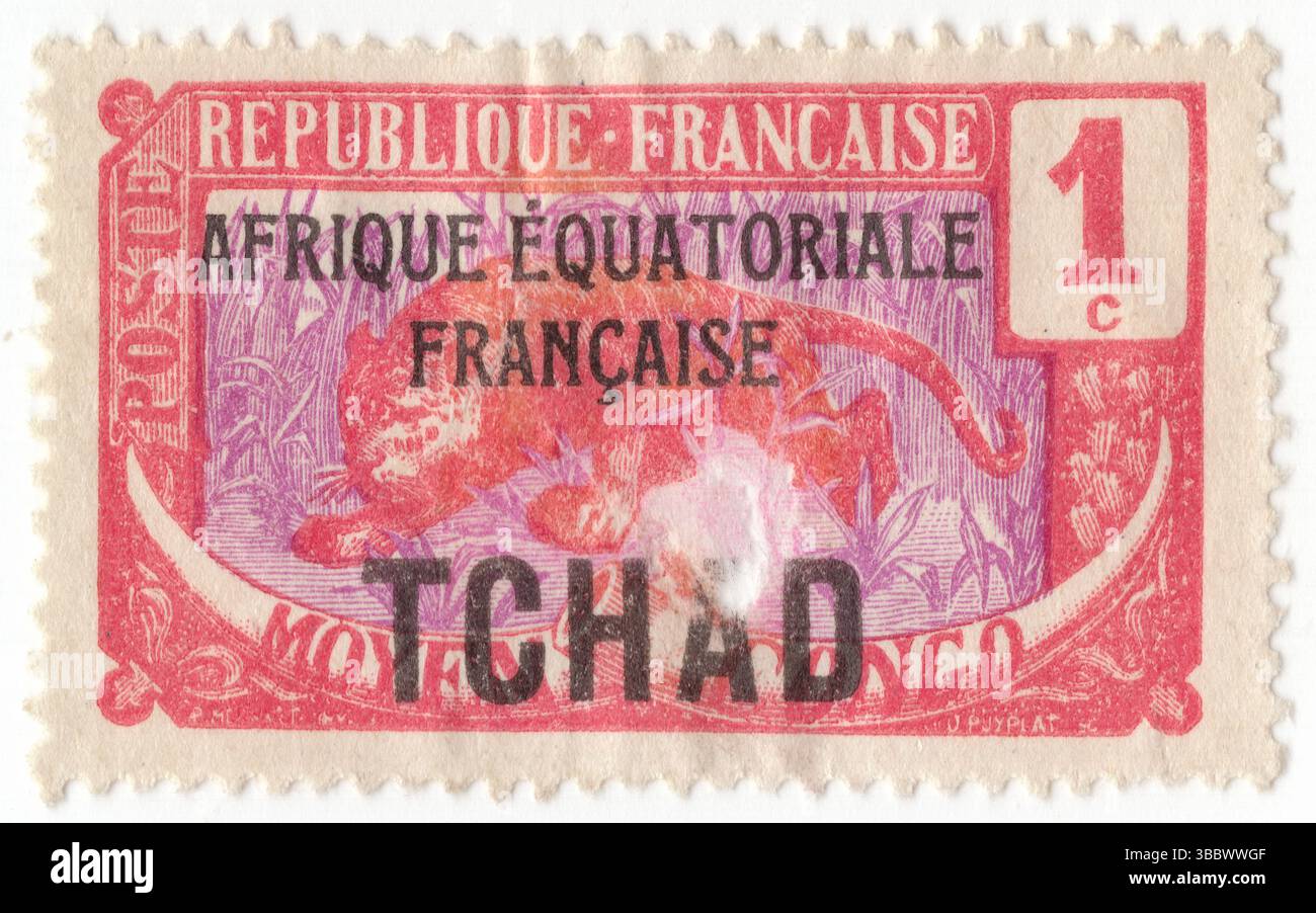 TCHAD (TCHAD) - 1924 : timbre-poste rouge et violet à 1 centime du moyen Congo représentant Leopard (Panthera pardus) surimprimé „TCHAD“ et „AFRIQUE EQUATORIALE FRANÇAISE“. Ancienne dépendance de la charia oubangi, le Tchad est devenu une colonie française séparée en 1920. En 1934, les colonies du Tchad, du Gabon, du moyen Congo et de l'Oubangui-Shari ont été regroupées en une seule unité administrative connue sous le nom d'Afrique équatoriale française, avec la capitale Brazzaville. La République du Tchad, dont la capitale est N’Djamena, a été proclamée le 28 novembre 1958 Banque D'Images