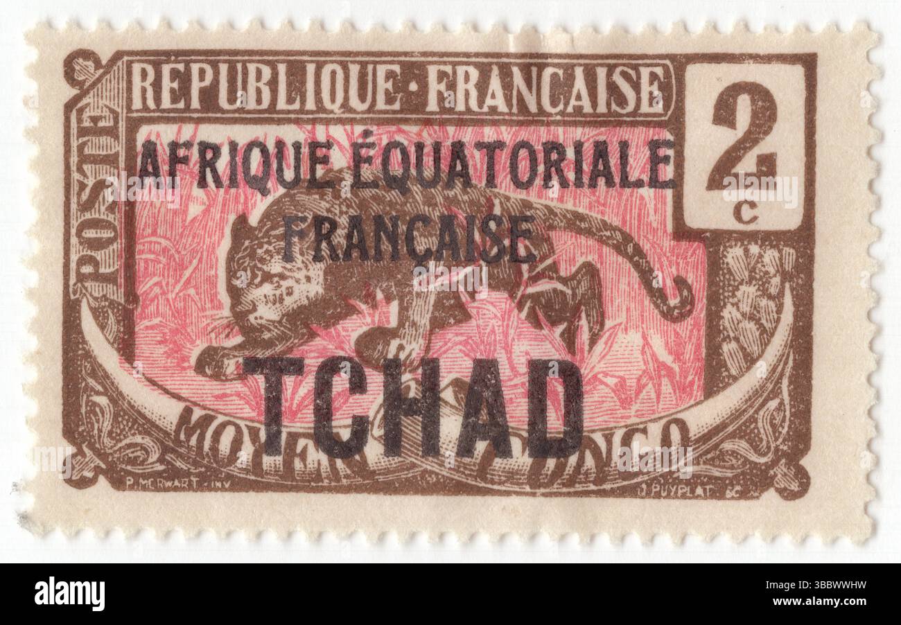 TCHAD (TCHAD) - 1924 : timbre-poste à 2 centimes brun olive et saumon du moyen Congo représentant Leopard (Panthera pardus) surimprimé „TCHAD“ et „AFRIQUE EQUATORIALE FRANÇAISE“. Ancienne dépendance de la charia oubangi, le Tchad est devenu une colonie française séparée en 1920. En 1934, les colonies du Tchad, du Gabon, du moyen Congo et de l'Oubangui-Shari ont été regroupées en une seule unité administrative connue sous le nom d'Afrique équatoriale française, avec la capitale Brazzaville. La République du Tchad, dont la capitale est N’Djamena, a été proclamée le 28 novembre 1958 Banque D'Images