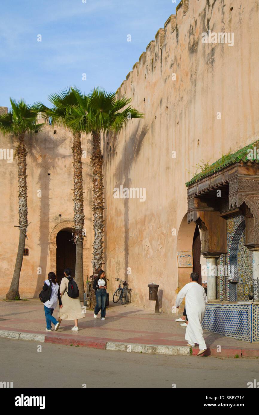 Maroc, Meknès, remparts, scène de rue, Banque D'Images