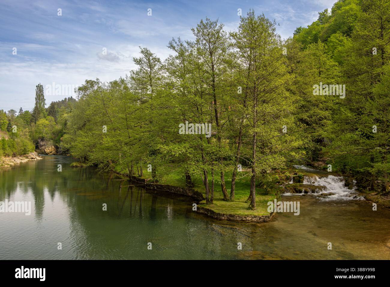 Le village historique de Rastoke dans la ville de Slunj, où la rivière Slunjčica se jette dans la rivière Korana via des cascades et des cascades, Croatie Banque D'Images