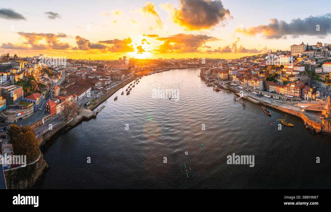 Paysage avec Porto et Douro au coucher du soleil, Portugal Banque D'Images