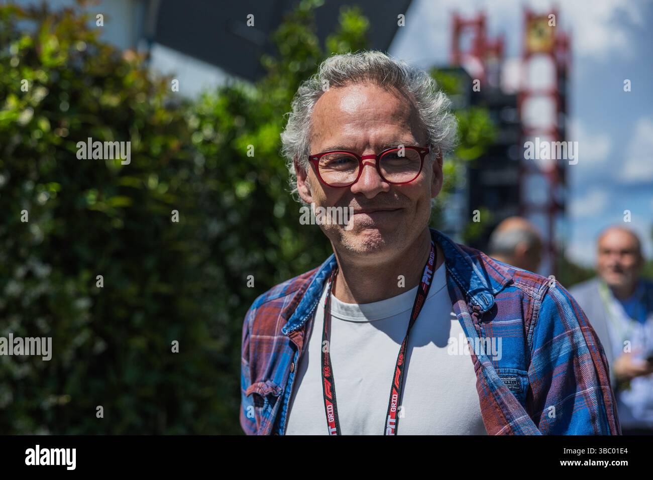 Autodromo Enzo e Dino Ferrari, Imola, Italie.17 mai 2025 ; Jacques Villeneuve du Canada et ancien pilote de F1 lors du Grand Prix de formule 1 Émilie-Romagne crédit : Jay Hirano/AFLO/Alamy Live News Banque D'Images