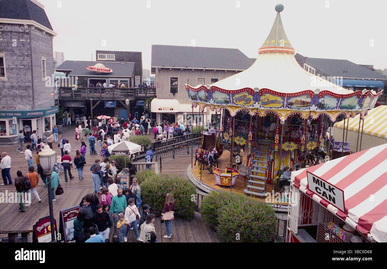 Le carrousel à l'embarcadère 39 à San Francisco, CA, USA, approx. 1998 Banque D'Images