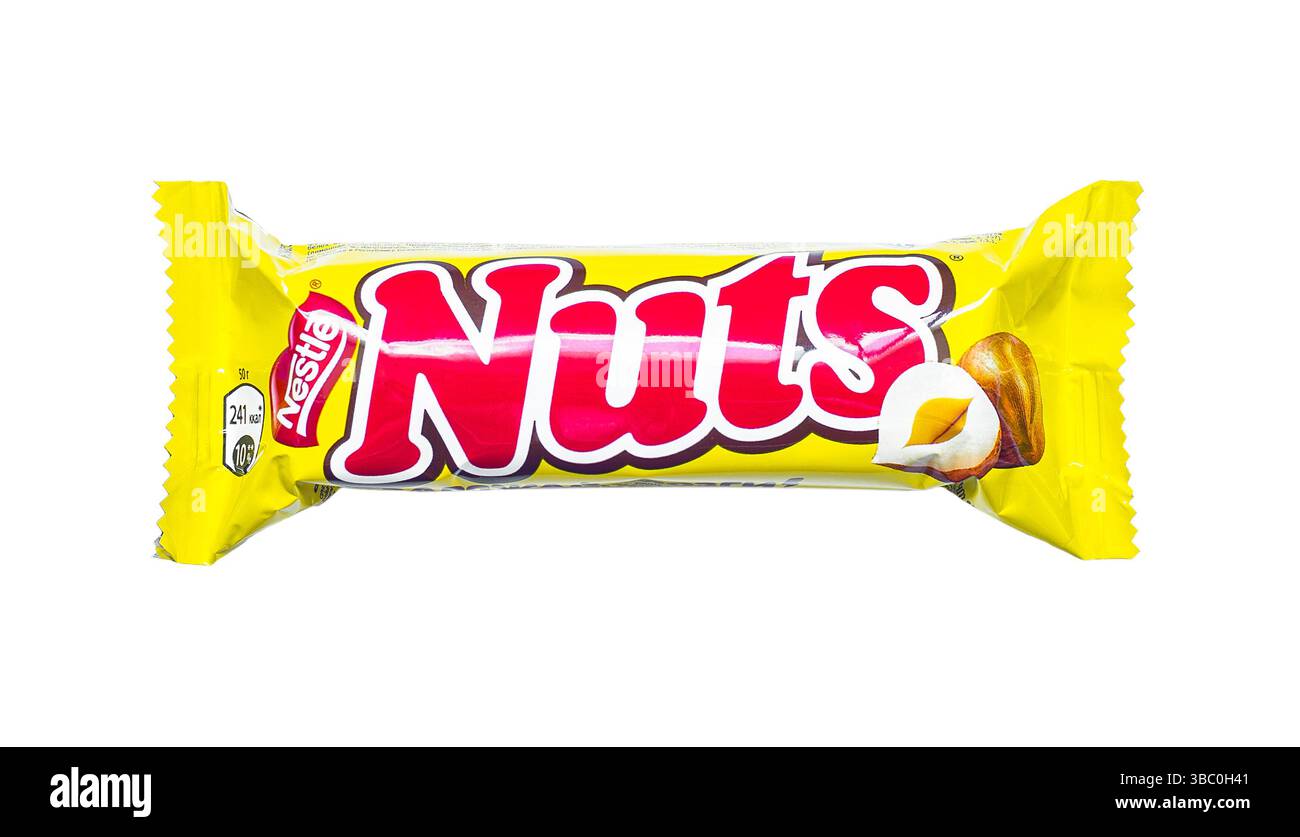 Noix (par Nestlé), barre chocolat-noix, produit shot sur blanc Banque D'Images