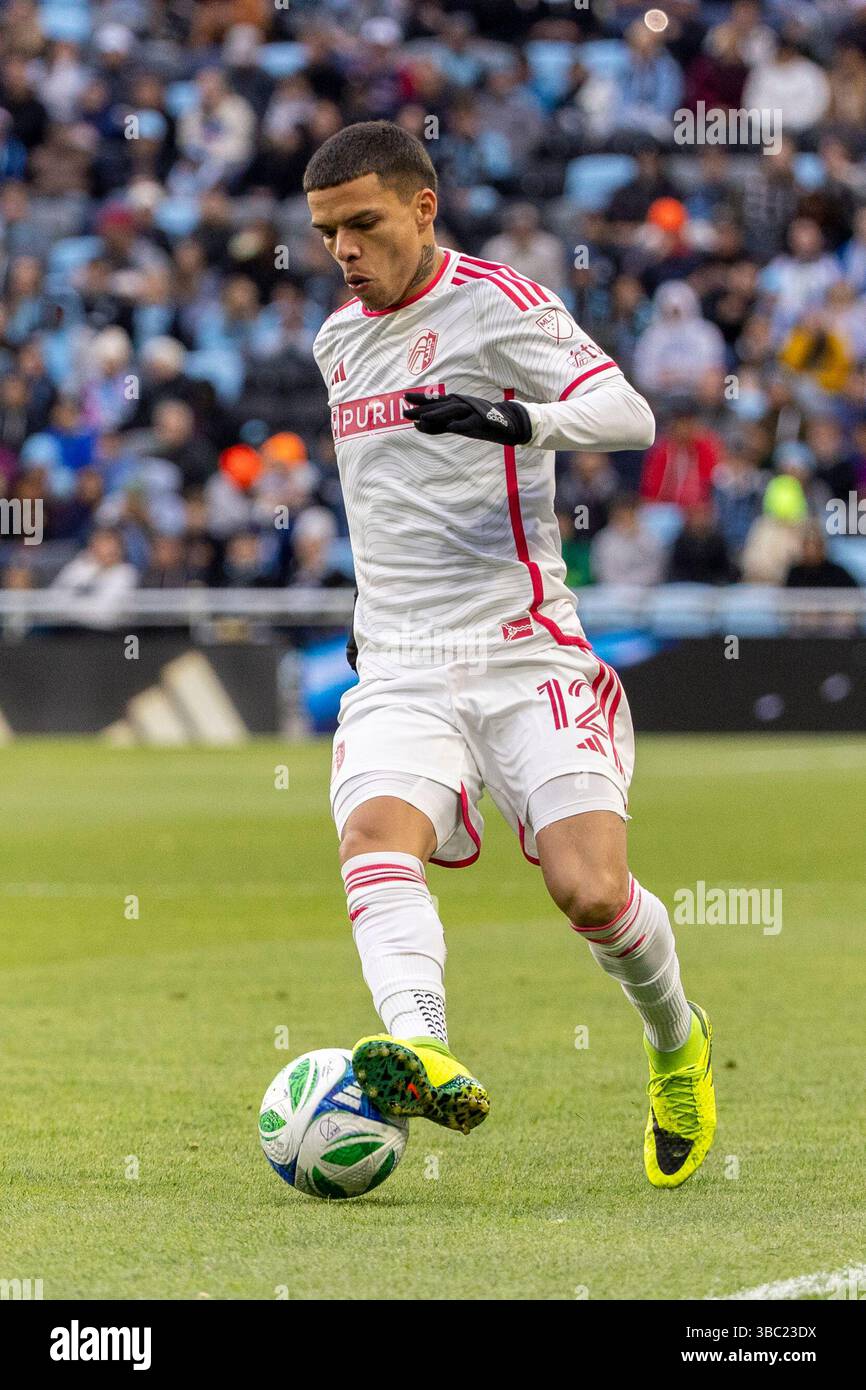 Paul, Minnesota, États-Unis. 17 mai 2025. Le joueur Louis CELIO POMPEU arrête le ballon. Le Minnesota United and préparé Louis SC s’affronta à Allianz Field à l’endroit où se trouvait Paul Minnesota le 17 mai 2025. Minnesota United a remporté la victoire 3-0. (Crédit image : © Michael Turner/ZUMA Press Wire) USAGE ÉDITORIAL SEULEMENT ! Non destiné à UN USAGE commercial ! Banque D'Images