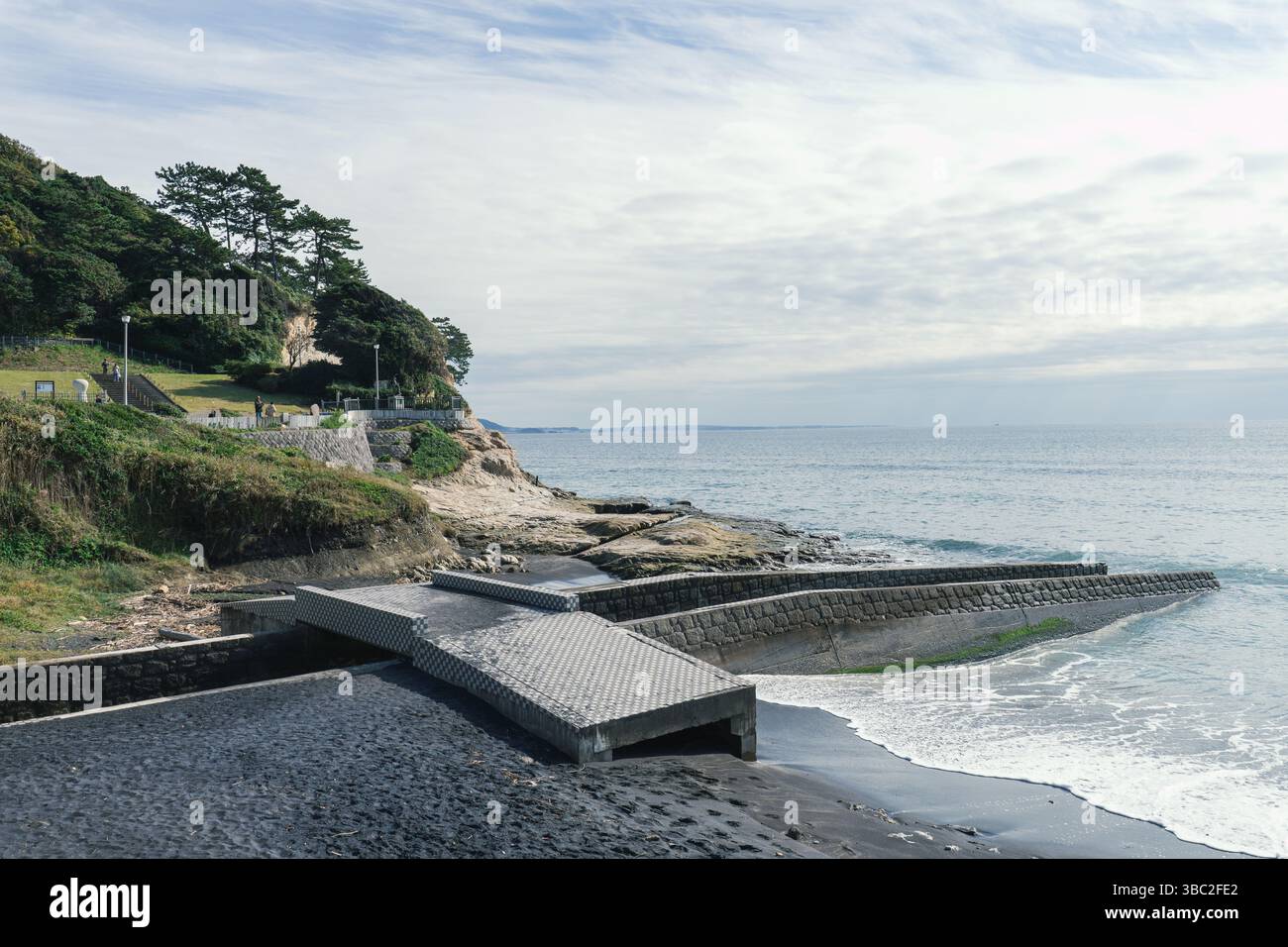 Cap Inamuragasaki avec vue sur le jardin à Kamakura, Japon Banque D'Images