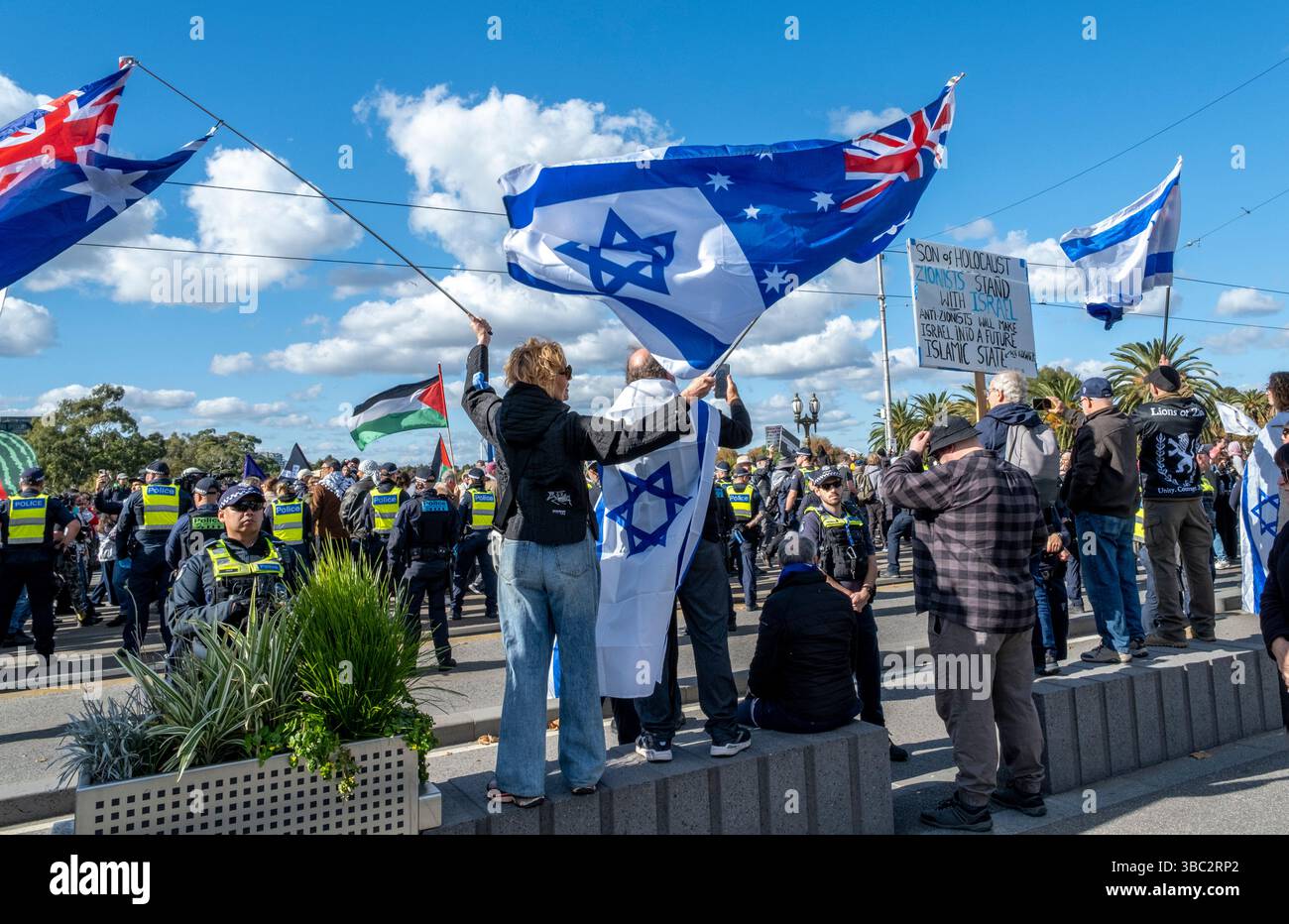 Manifestants juifs lors de la marche de protestation pour l'anniversaire de la Nakba palestinienne. Melbourne, Victoria, Australie. Banque D'Images
