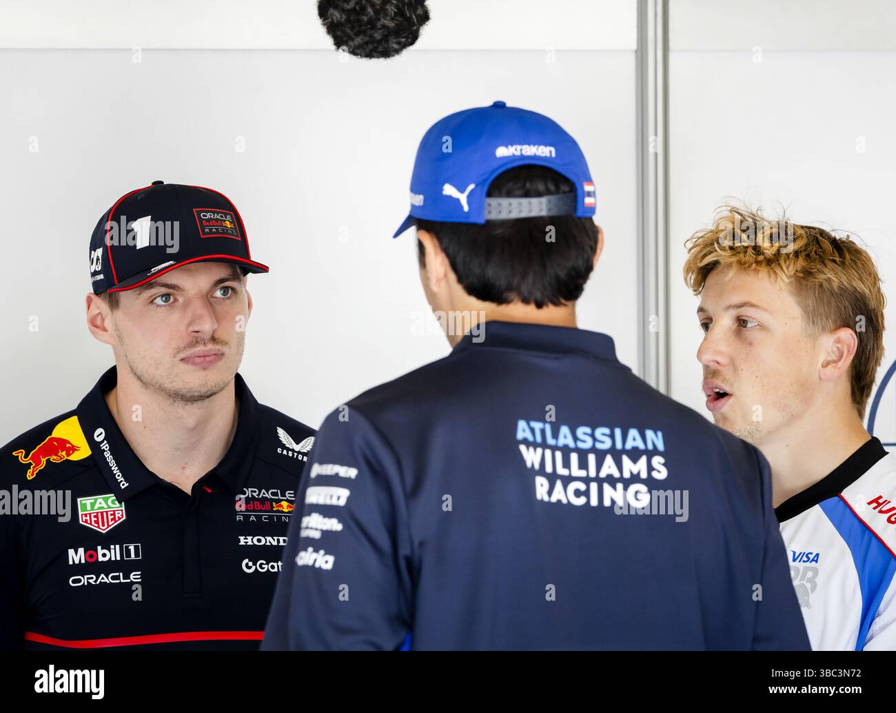 IMOLA - Max Verstappen (Red Bull Racing), Alexander Albon (Williams) et Liam Lawson (Racing Bulls) avant le Grand Prix d'Emilie-Romagne à l'Autodromo Internazionale Enzo e Dino Ferrari. ANP SEM VAN DER WAL Banque D'Images