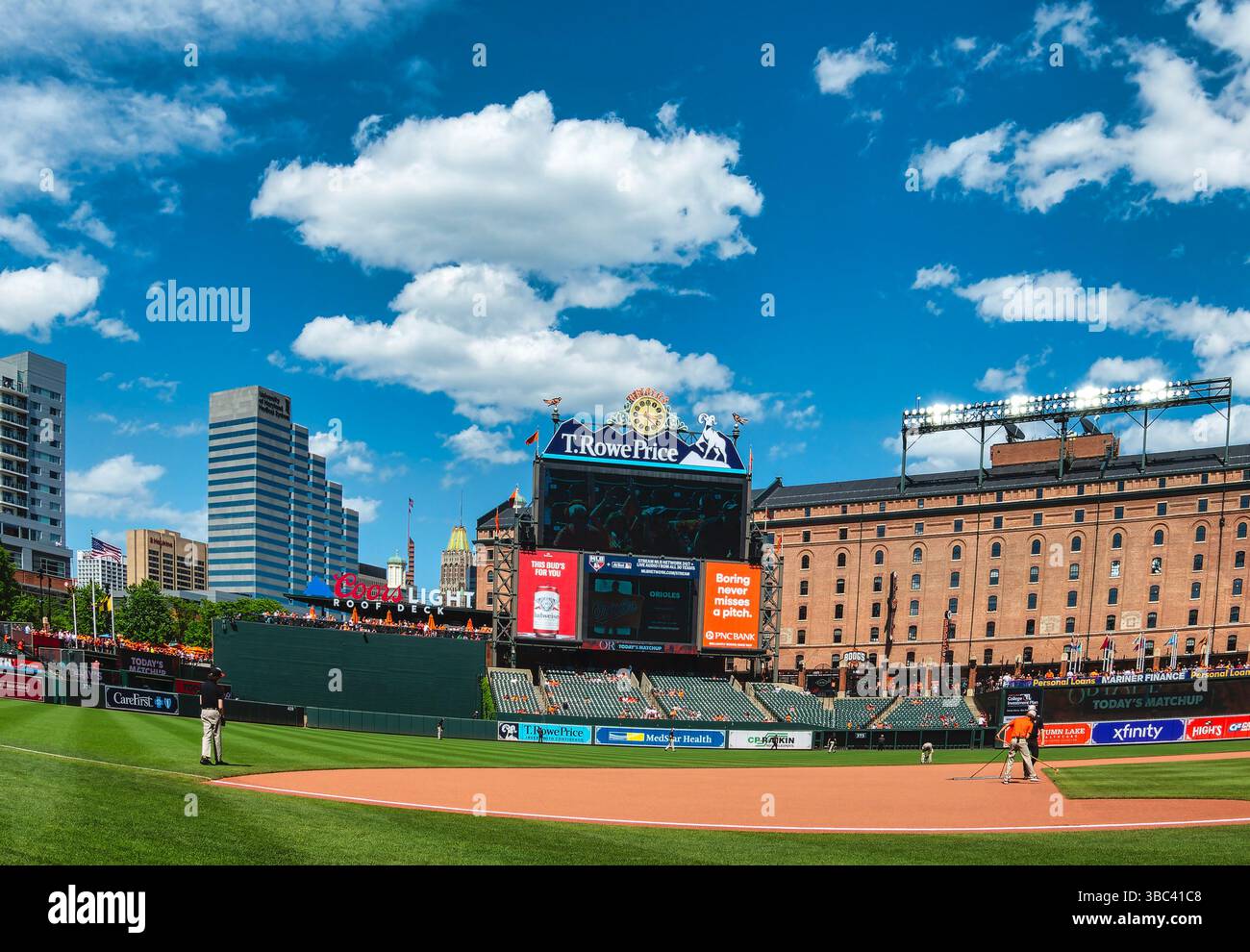 Stade de baseball Camden Yards par une belle journée. Banque D'Images
