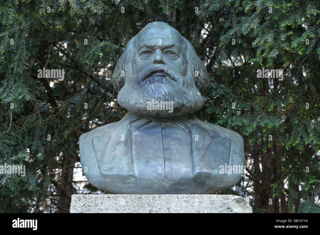 Karl-Marx-Denkmal, Strausberger Platz, Friedrichshain, Berlin, Deutschland *** Karl Marx Monument, Strausberger Platz, Friedrichshain, Berlin, Allemagne Banque D'Images