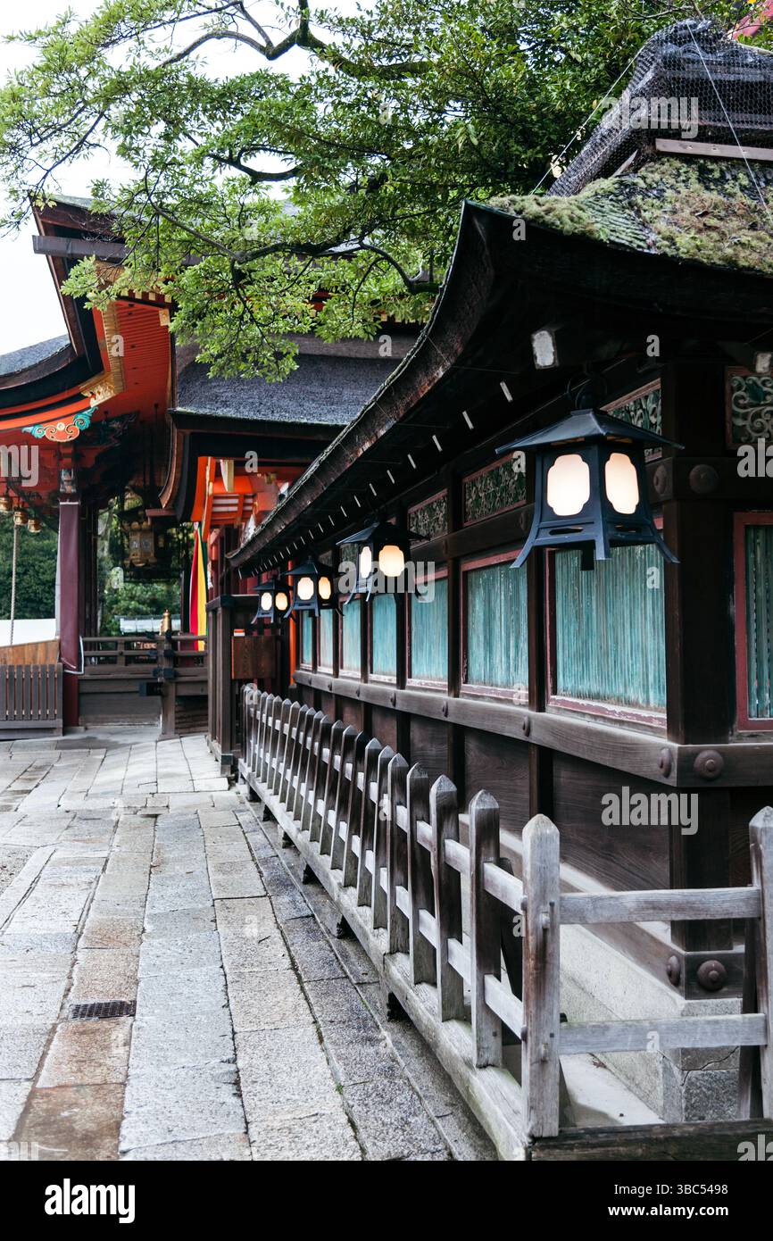 Extérieur du sanctuaire Yasaka, Kyoto, Kansai, Japon Banque D'Images