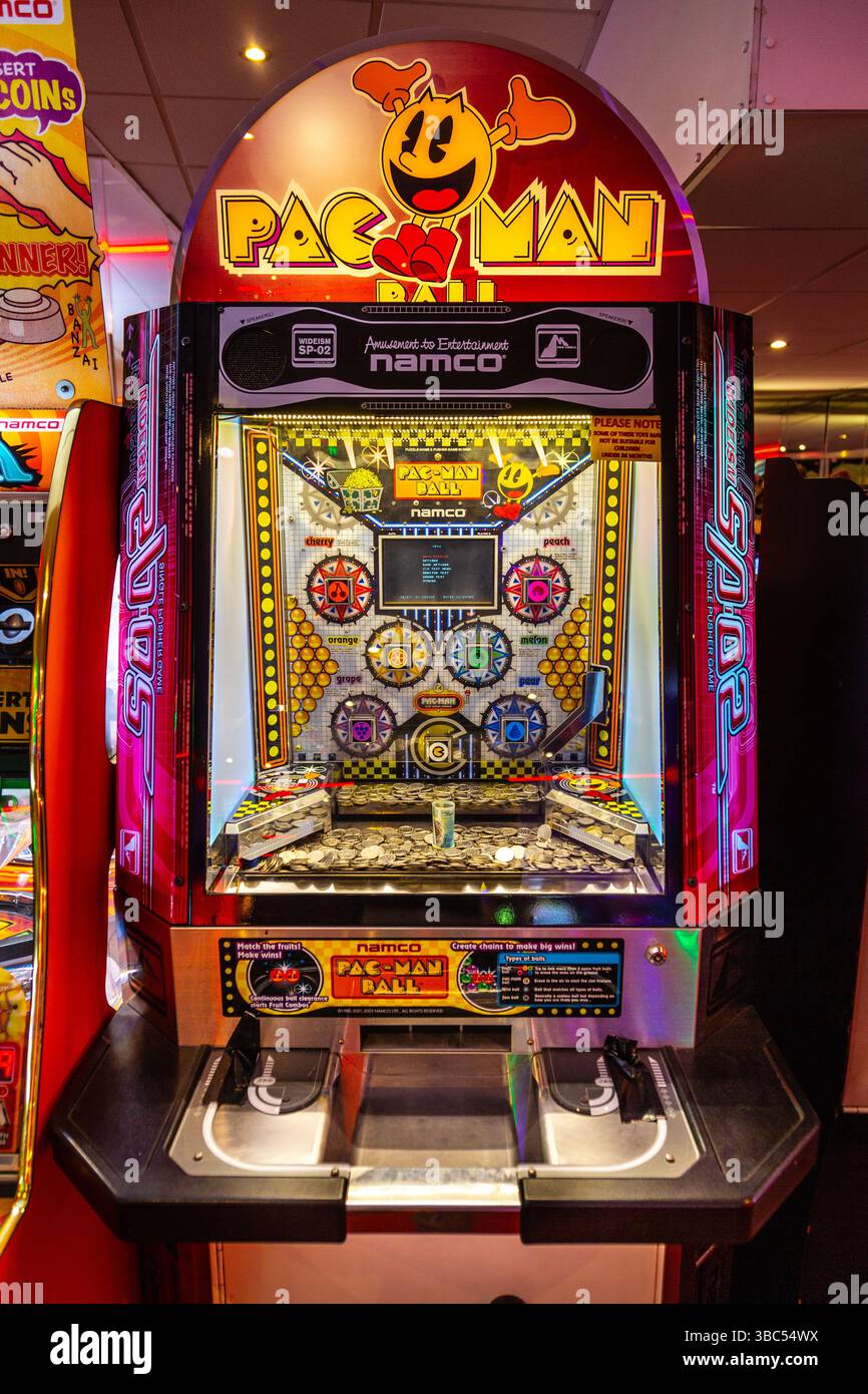 PAC Man thème pousseur de pièces machine de jeu (Broadstairs, Kent, Angleterre) Banque D'Images