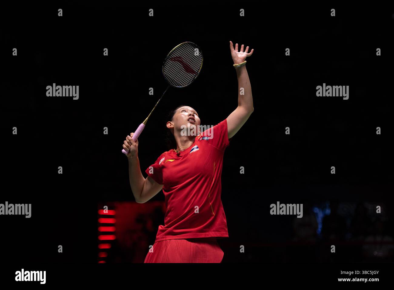 Pornpawee CHOCHUWONG, de Thaïlande, participe au match de finale en simple féminin contre CHEN Yu Fei, de Chine, lors du TOYOTA Thailand Open 2025. HSBC BWF World Tour Super 500 au stade Nimibutr le 18 mai 2025 à Bangkok, Thaïlande. (Photo de Teera Noisakran/Sipa USA) crédit : Sipa USA/Alamy Live News Banque D'Images