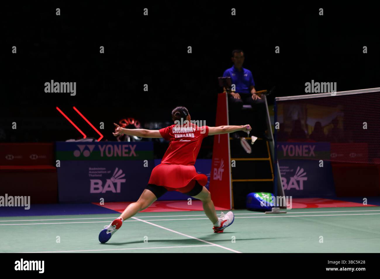 Pornpawee CHOCHUWONG, de Thaïlande, participe au match de finale en simple féminin contre CHEN Yu Fei, de Chine, lors du TOYOTA Thailand Open 2025. HSBC BWF World Tour Super 500 au stade Nimibutr le 18 mai 2025 à Bangkok, Thaïlande. (Photo de Teera Noisakran/Sipa USA) crédit : Sipa USA/Alamy Live News Banque D'Images
