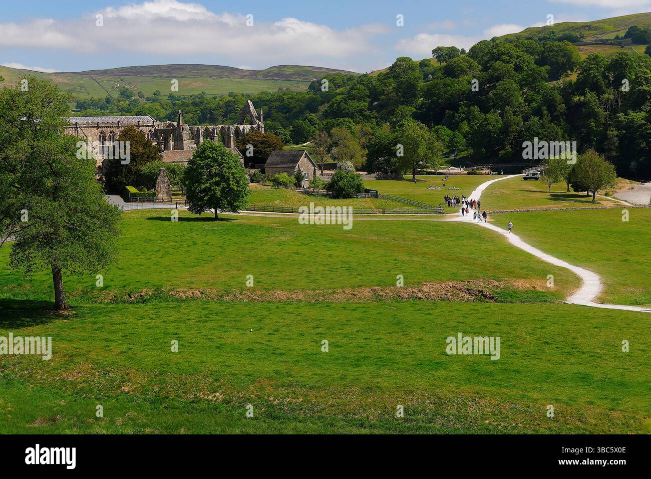 Bolton Priory au domaine Bolton Abbey dans le Yorkshire du Nord, Royaume-Uni Banque D'Images