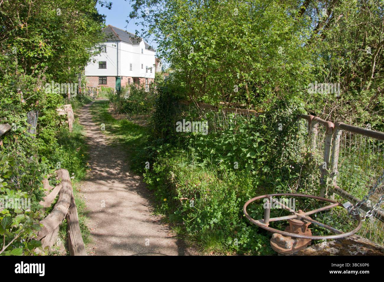 Moulin Brewhurst sur le canal Wey & Arun, Loxwood, Billingshurst, West Sussex, Angleterre Banque D'Images