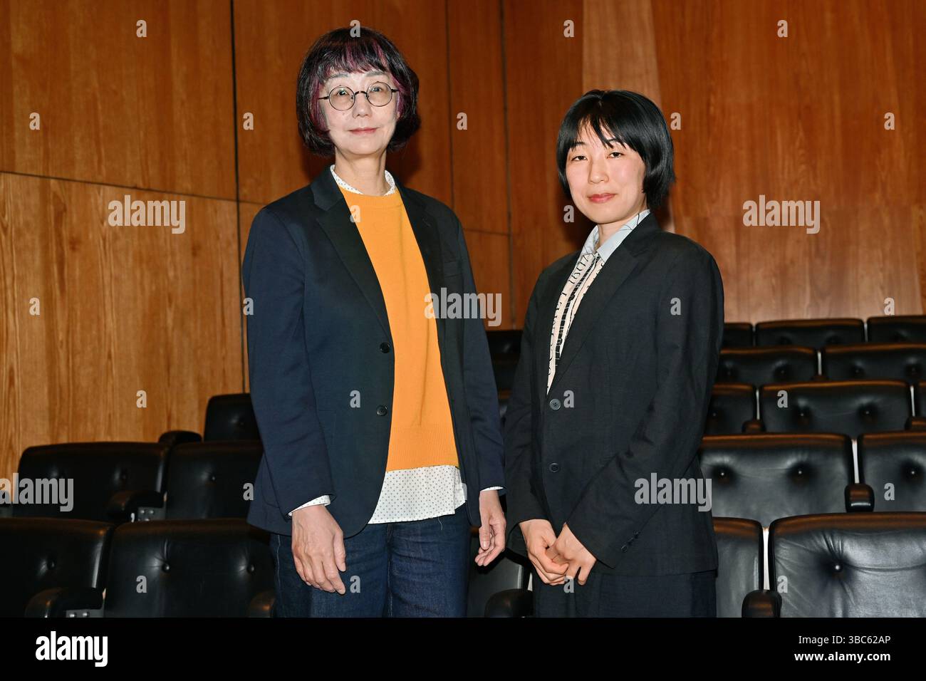 LONDRES, ROYAUME-UNI. 18 mai 2025. Auteur Hiromi Kawakami "sous l'œil du grand oiseau" traduit par Asa Yoneda lors de l'événement de lectures présélectionnées du Prix International Booker 2025 à la salle Purcell du Queen Elizabeth Hall, Londres, Royaume-Uni. (Photo de 李世惠/Voir Li/Picture Capital) crédit : Voir Li/Picture Capital/Alamy Live News Banque D'Images